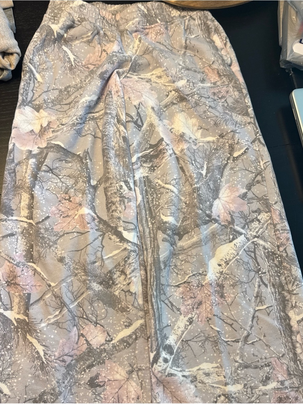 Hollister camo in Light Gray with Camo print